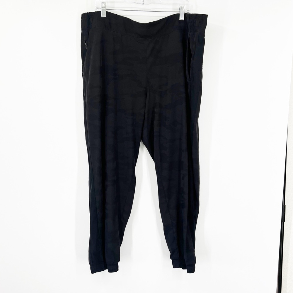 Athleta Brooklyn Camo Joggers High Rise